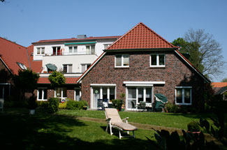 Klüver Hof – Rückansicht mit Garten